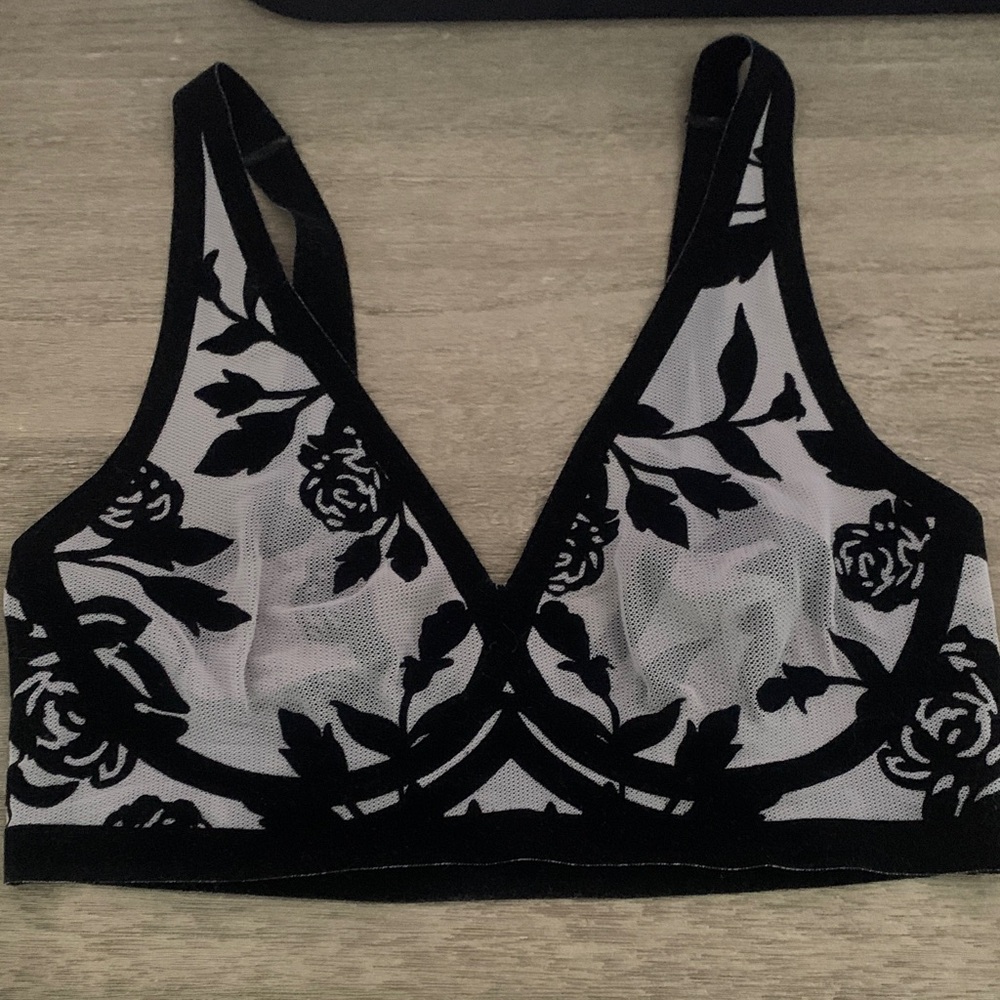 Chic Black Floral Lace Bralette